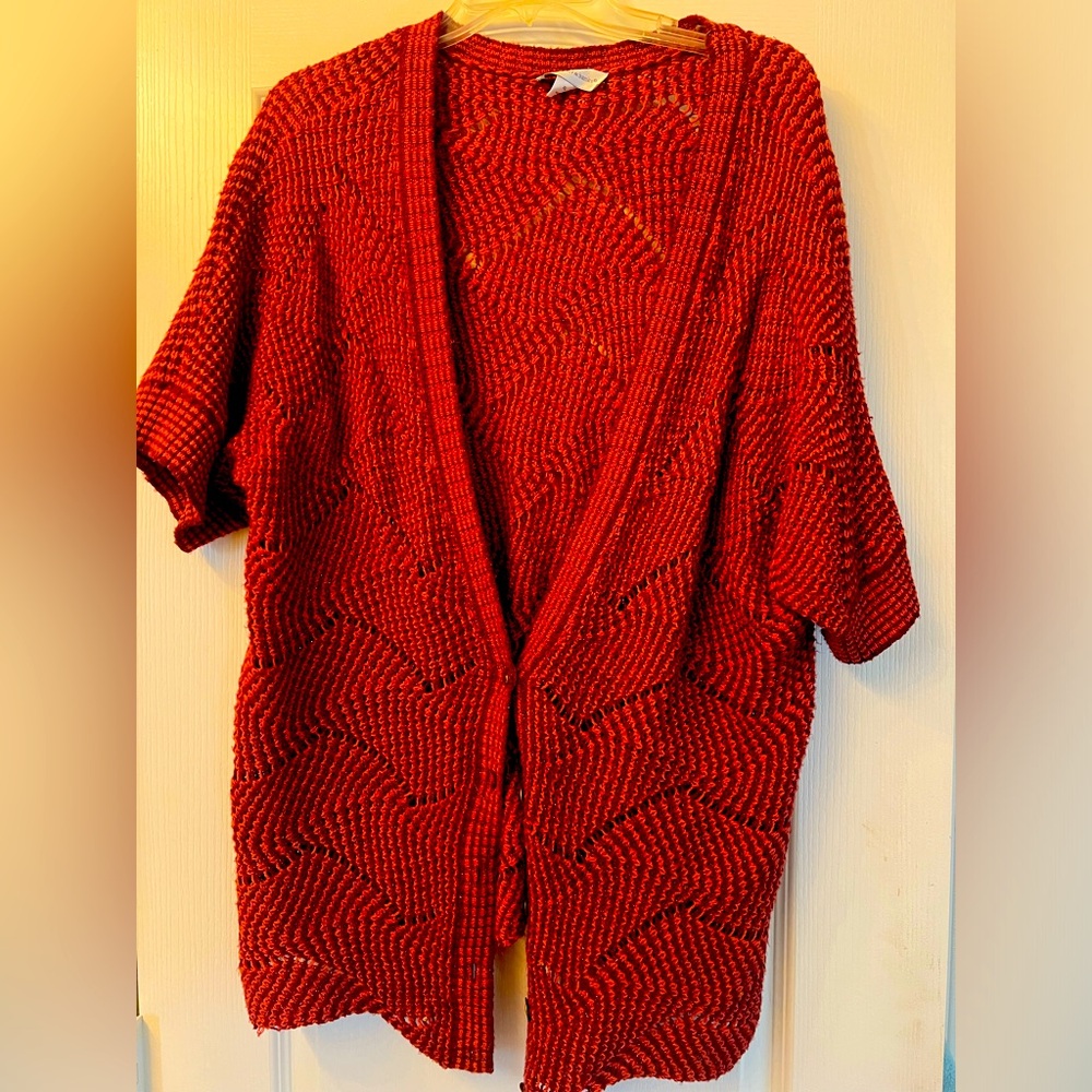 Knitted cardigan with short sleeves